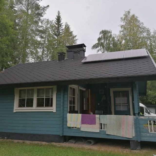 Savon Aurinkoenergia Oy asentaa aurinkosähköjärjestelmät mökkien katoille